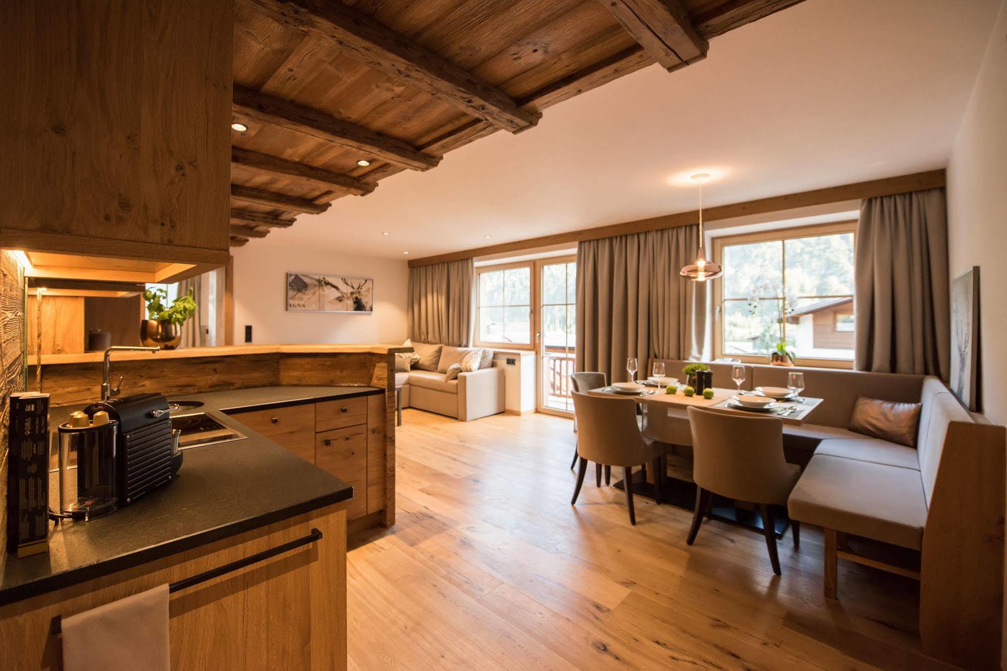 Pepi'S Suites - Lechtal Apartments Holzgau Bagian luar foto